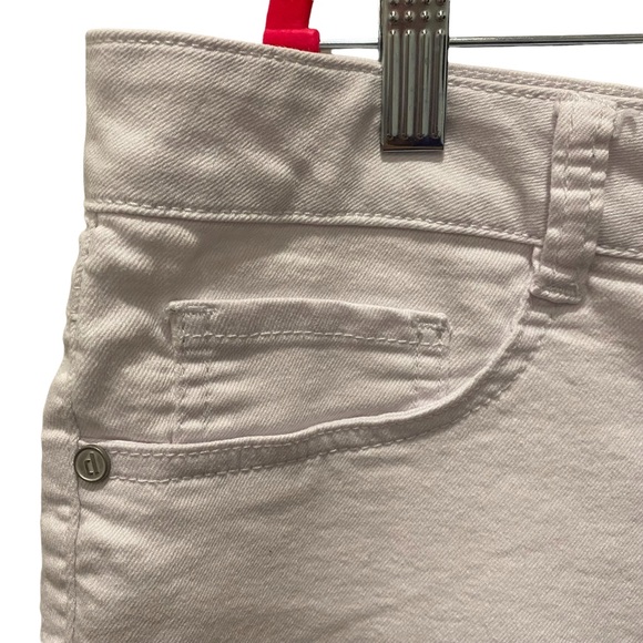 D jeans size 18W white skinny denim jeans. Excellent Used Condition - Picture 6 of 9